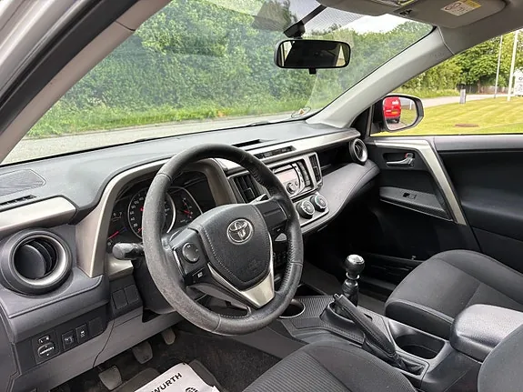 Toyota Rav4 2015 photo 5