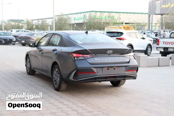 Hyundai Elantra 2027 photo 4