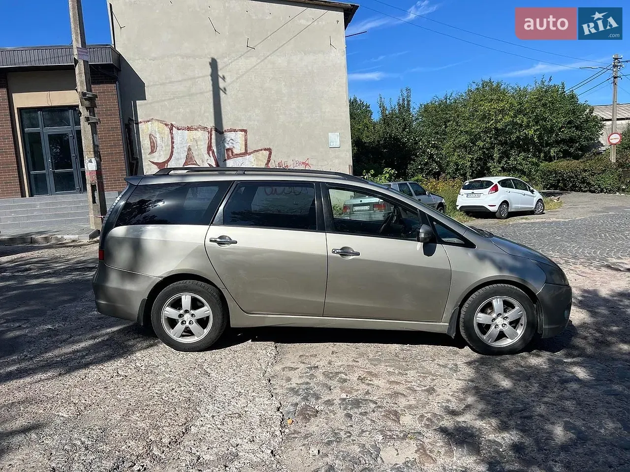 Mitsubishi Grandis 2006 photo 4