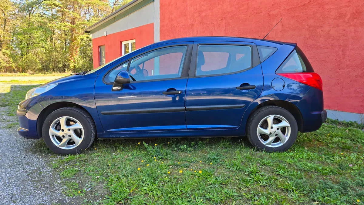 Peugeot 207 2009 photo 3