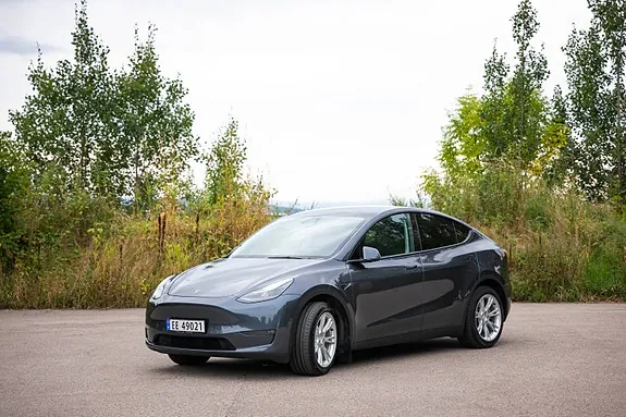 Tesla Model Y 2022 photo 2