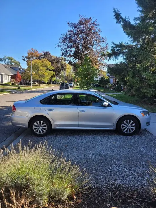 Volkswagen Passat 2013 photo 2