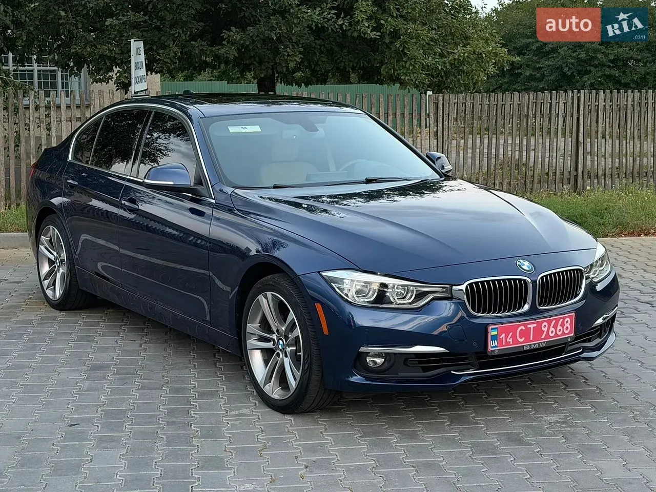 BMW 3 Series 2018 photo 2