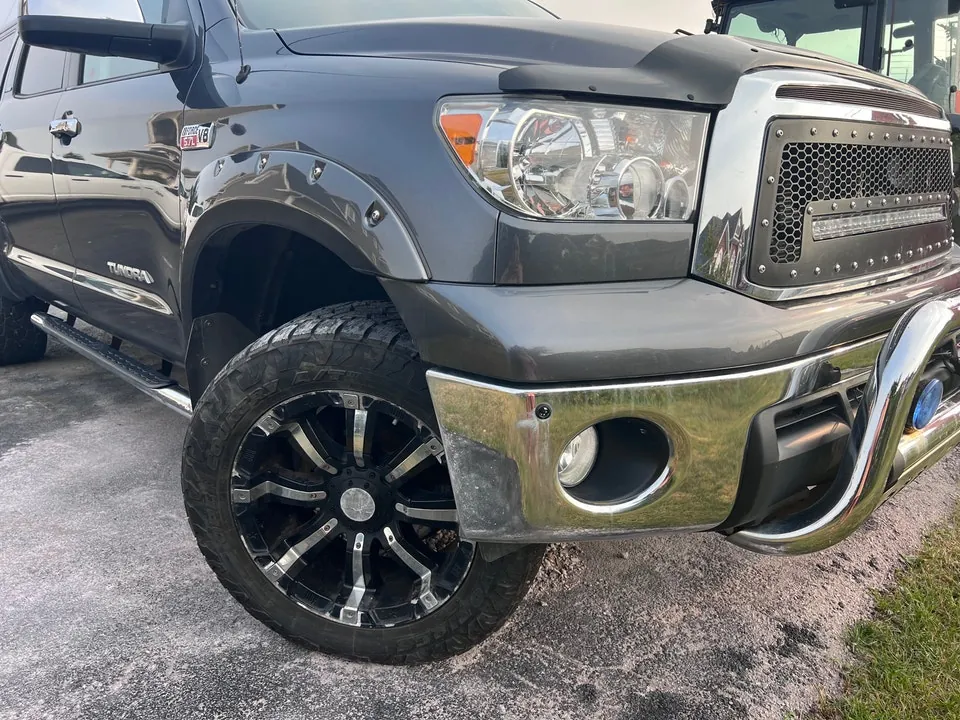 Toyota Tundra 2011 photo 2