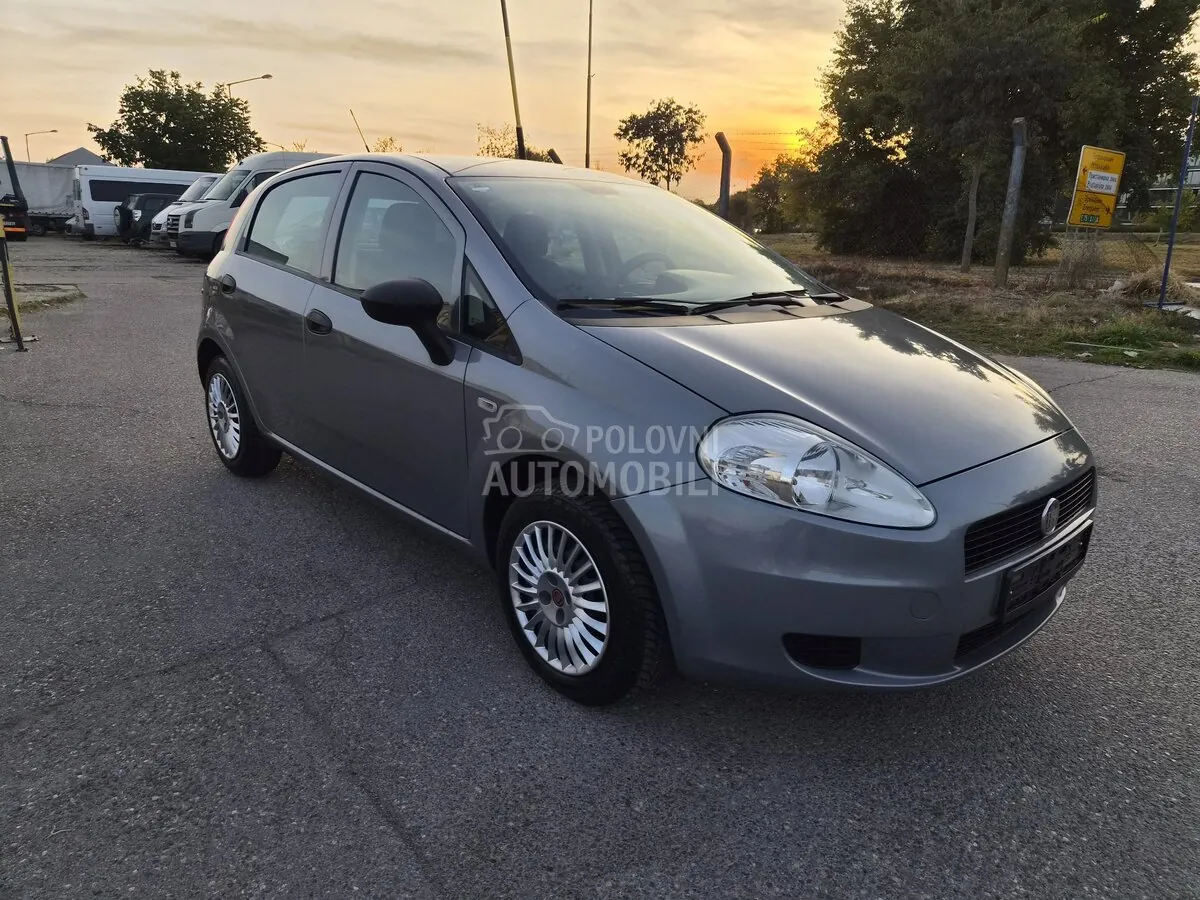 Fiat Grande Punto 2012 photo 2