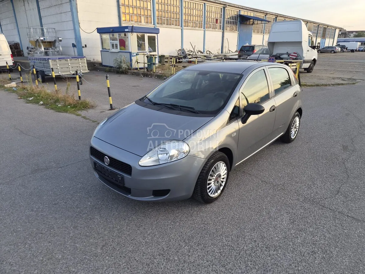 Fiat Grande Punto 2012 photo 4