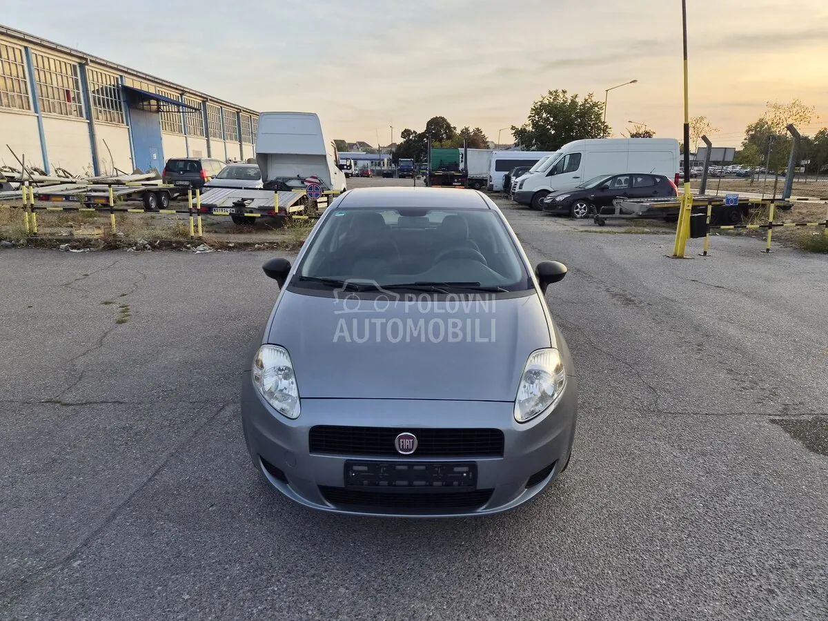 Fiat Grande Punto 2012 photo 3