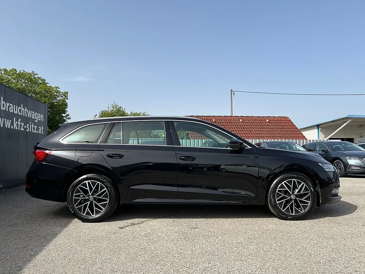 Skoda Octavia 2024 photo 2
