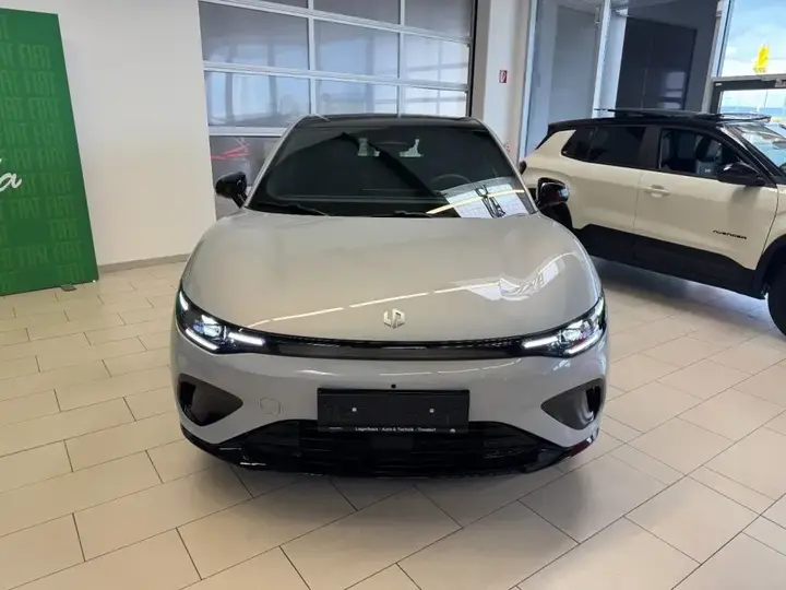 Leapmotor B05
