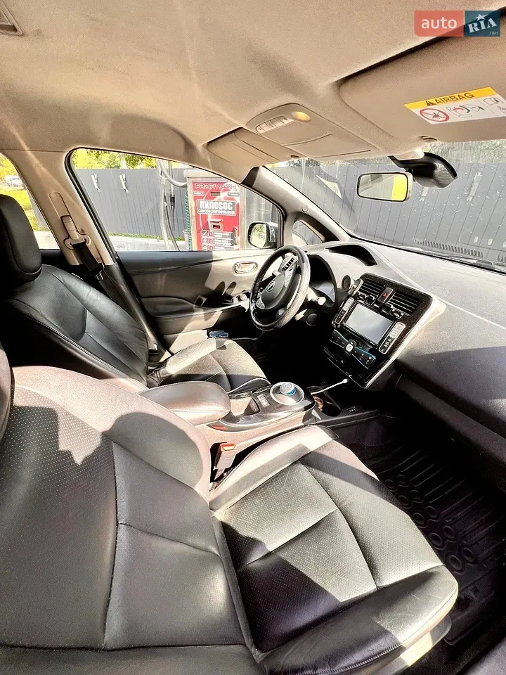 Nissan Leaf 2013 photo 4