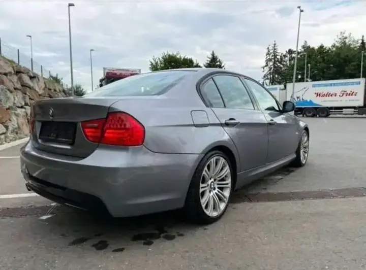 BMW 318D 2008 photo 2