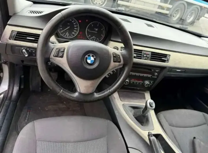 BMW 318D 2008 photo 3