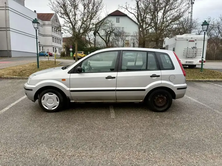 Ford Fusion 2003 photo 3
