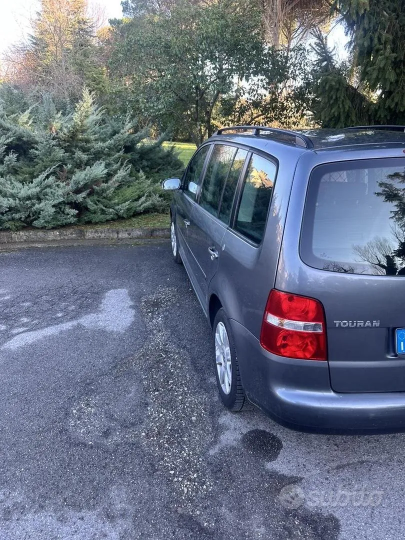 Volkswagen Touran 2005 photo 2