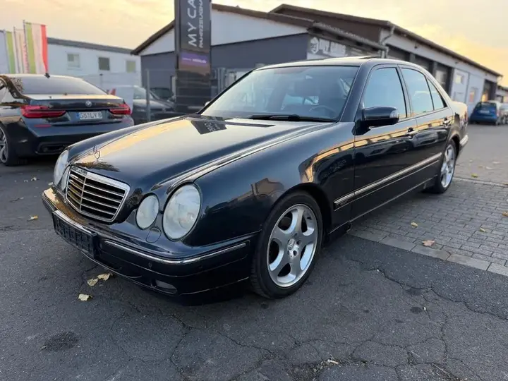 Mercedes-Benz E 320