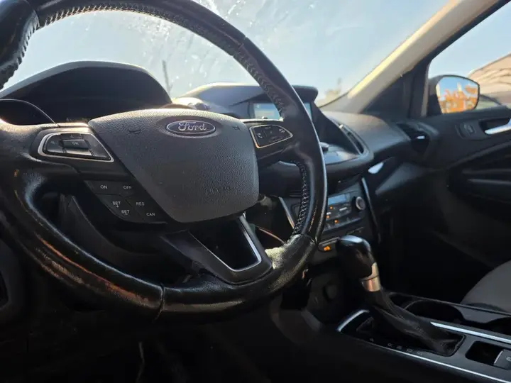 Ford Escape 2017 photo 3