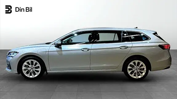Skoda Superb 2025 photo 2