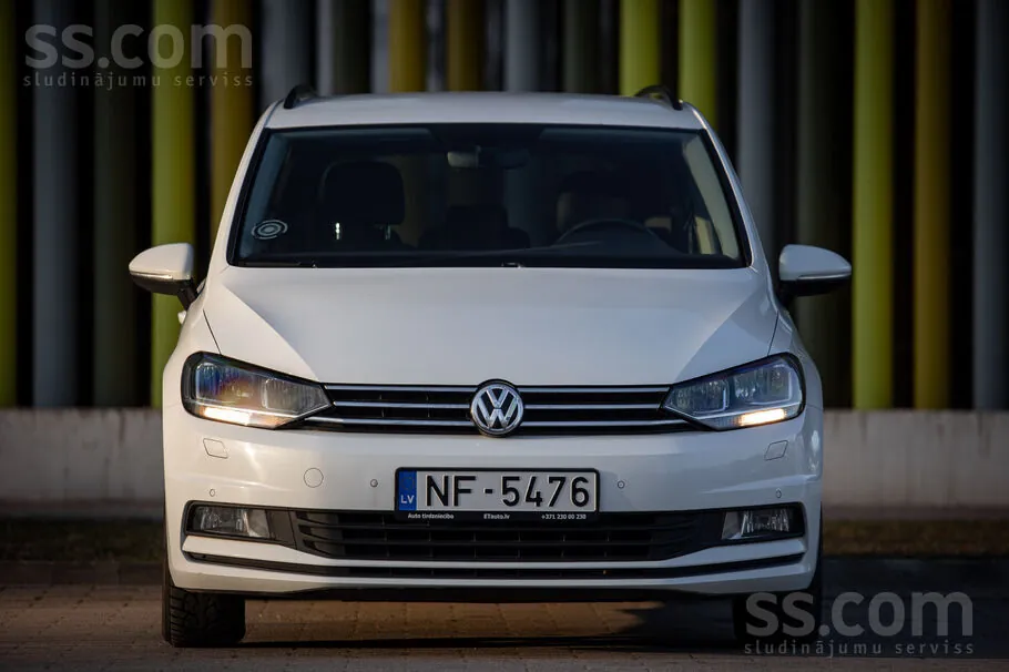 Volkswagen Touran 2017 photo 2