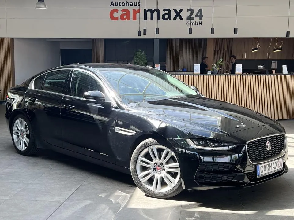 Jaguar Xe