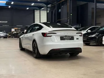 Tesla Model 3 2024 photo 2