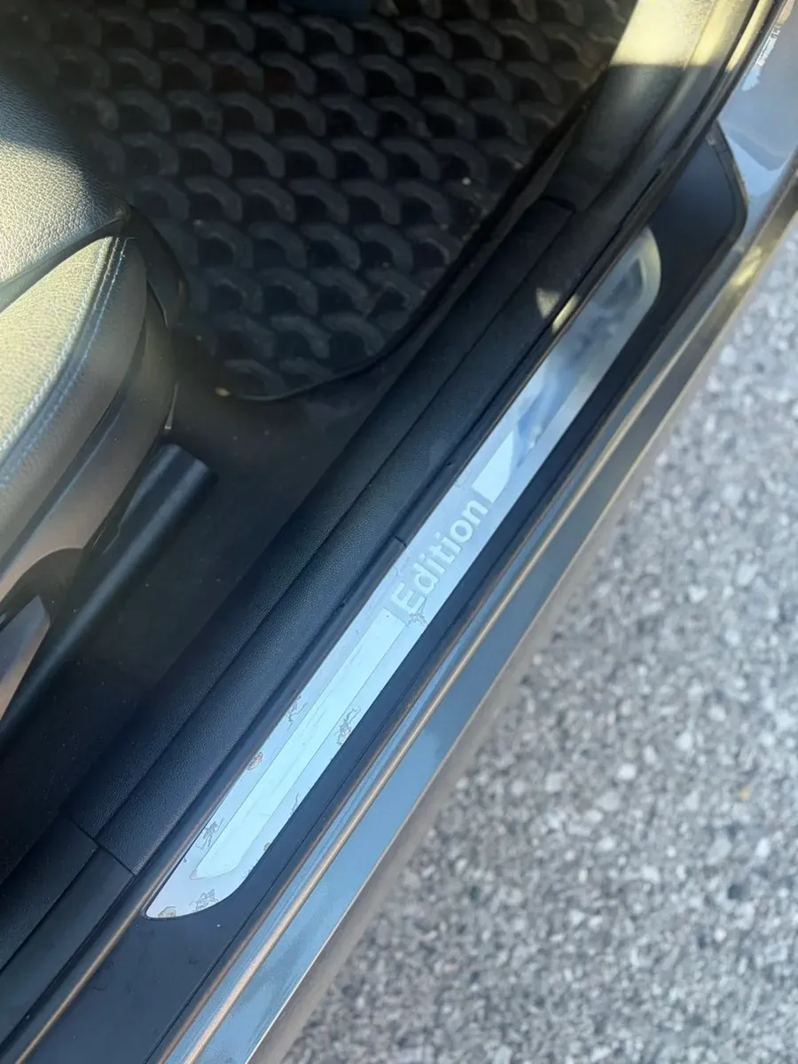 BMW 3 Series 2011 photo 3