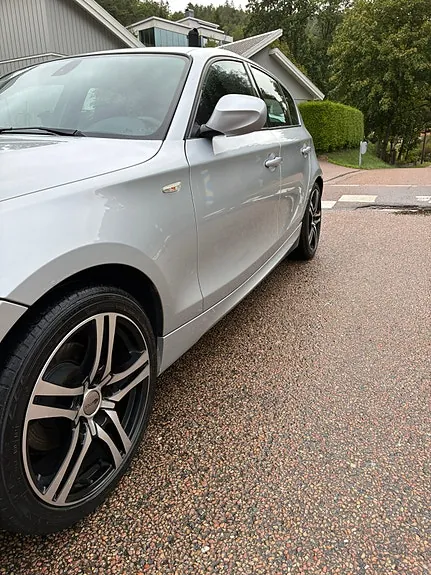 BMW 116D 2011 photo 2