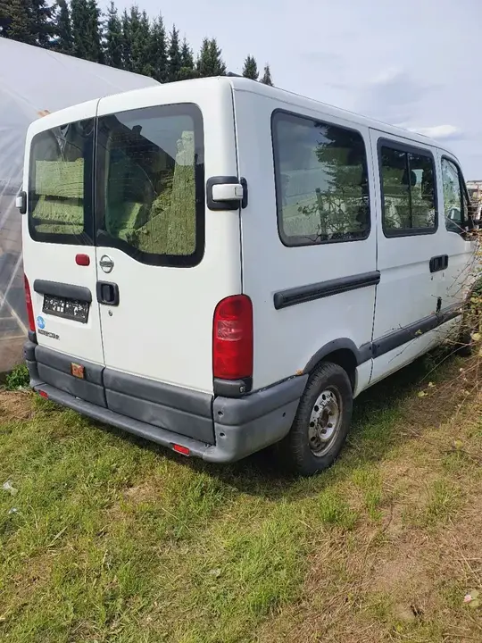 Nissan Interstar 2002 photo 2