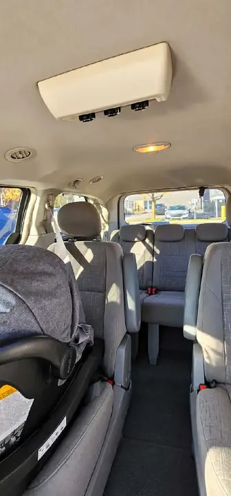 Volkswagen Routan 2010 photo 3