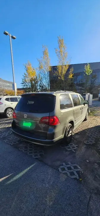 Volkswagen Routan 2010 photo 5