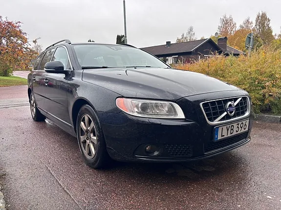 Volvo V70 2012 photo 2