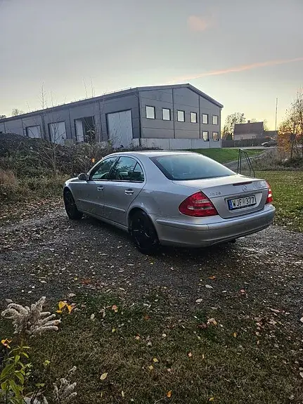 Mercedes-Benz E 200 2005 photo 2