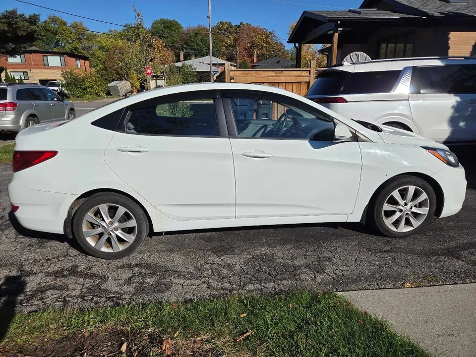 Hyundai Accent 2012 photo 4