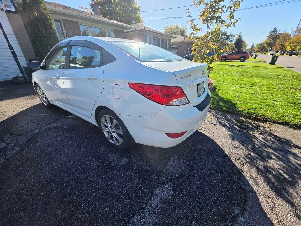 Hyundai Accent 2012 photo 2