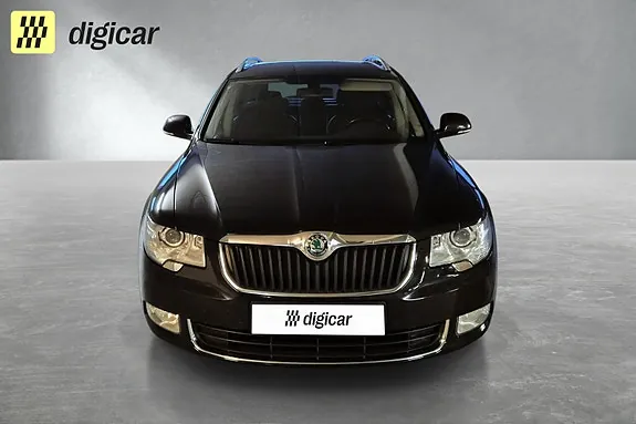Skoda Superb 2011 photo 2