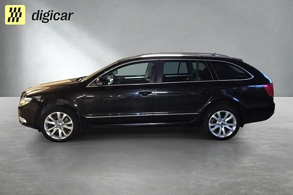 Skoda Superb 2011 photo 4