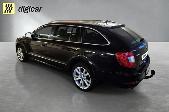 Skoda Superb 2011 photo 5