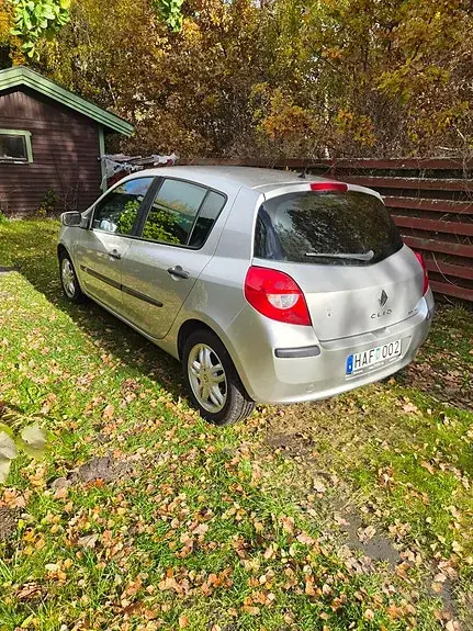 Renault Clio 2006 photo 2