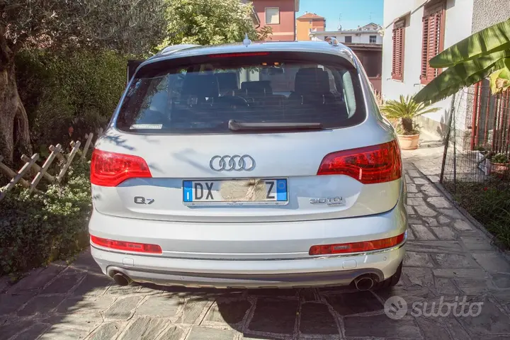 Audi Q7 2009 photo 2