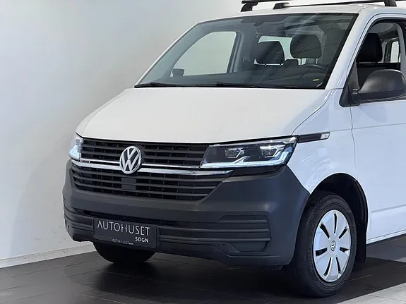 Volkswagen Transporter 2022 photo 2