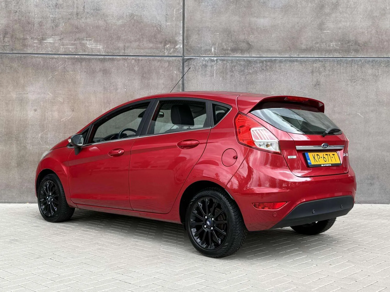 Ford Fiesta 2016 photo 2