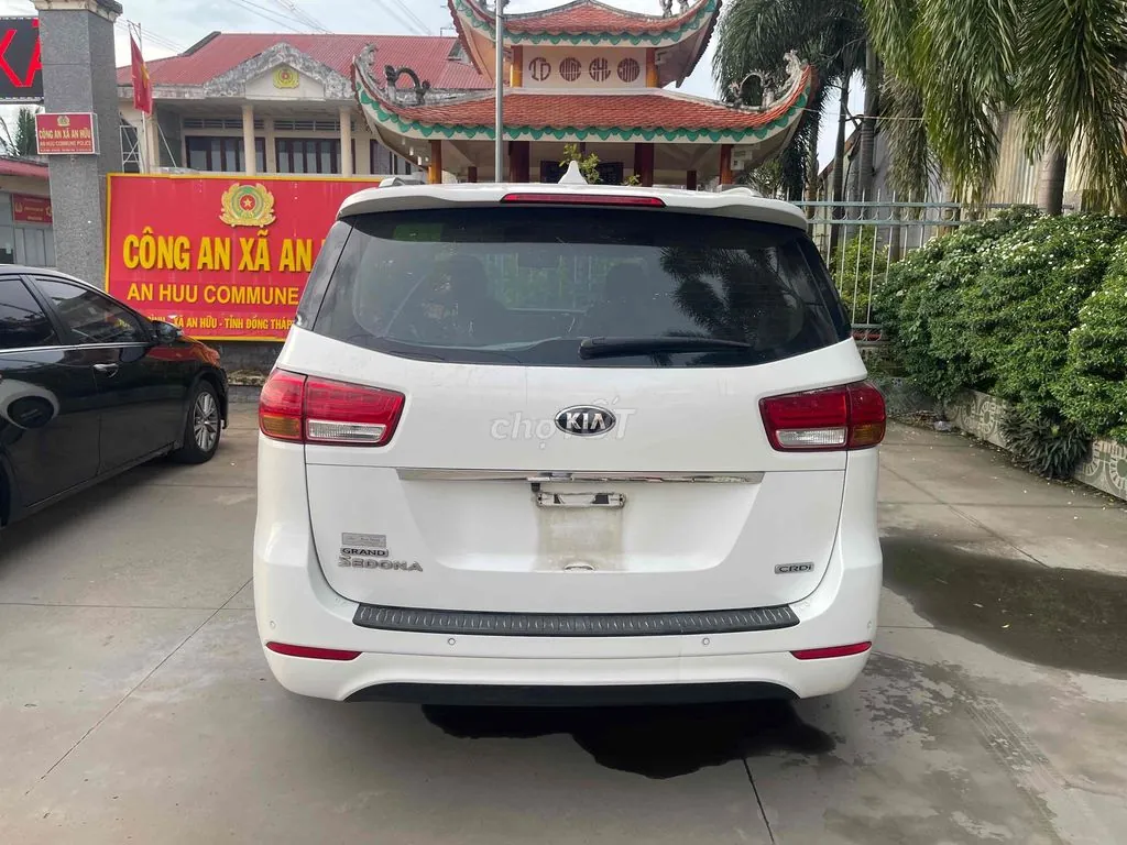 Kia Grand Sedona 2017 photo 2