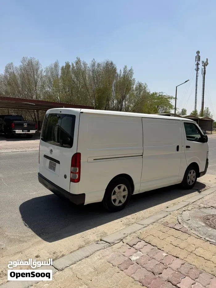 Toyota Hiace 2009 photo 4
