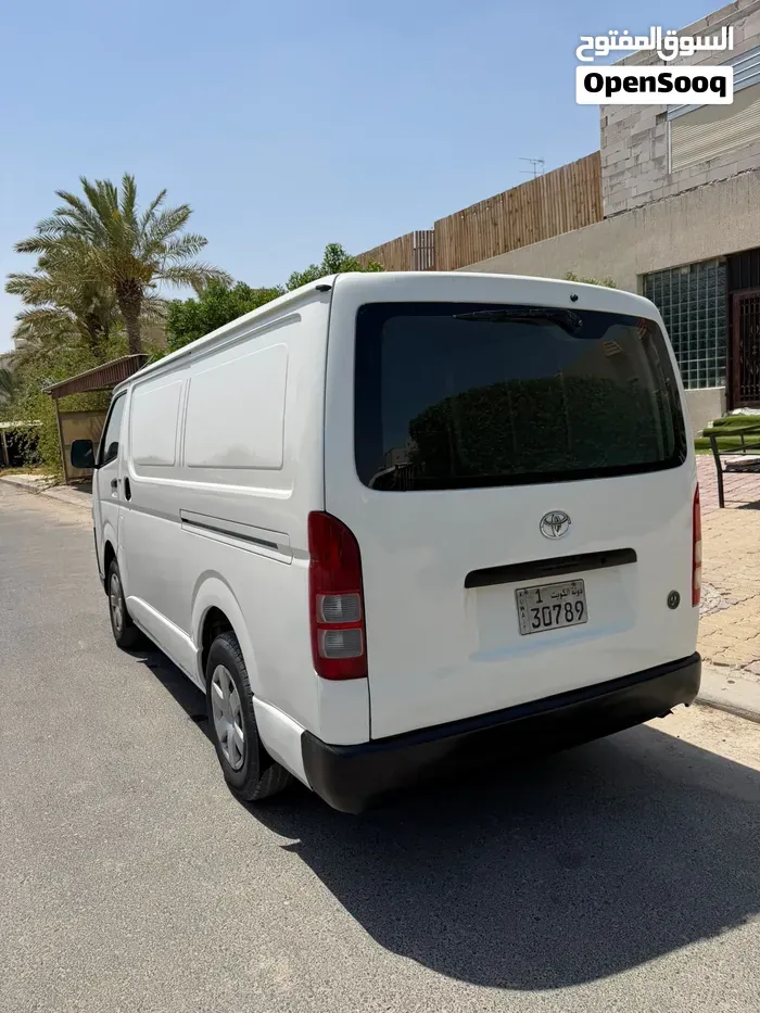 Toyota Hiace 2009 photo 3