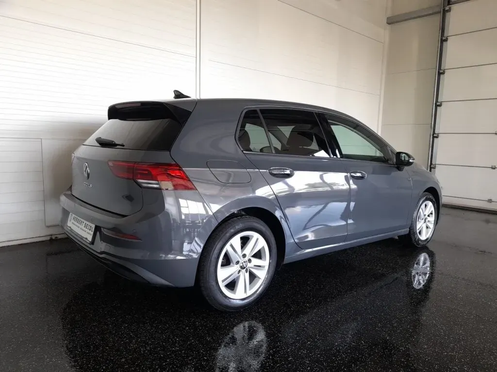 Volkswagen Golf 2023 photo 2