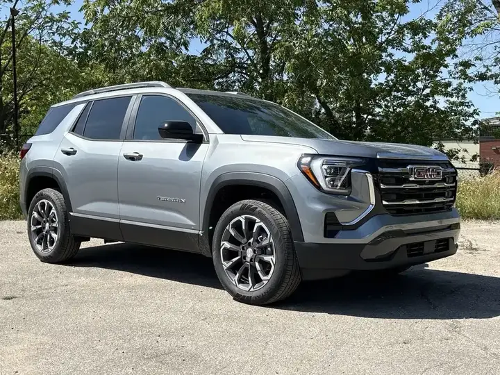 GMC Terrain 2027 photo 2