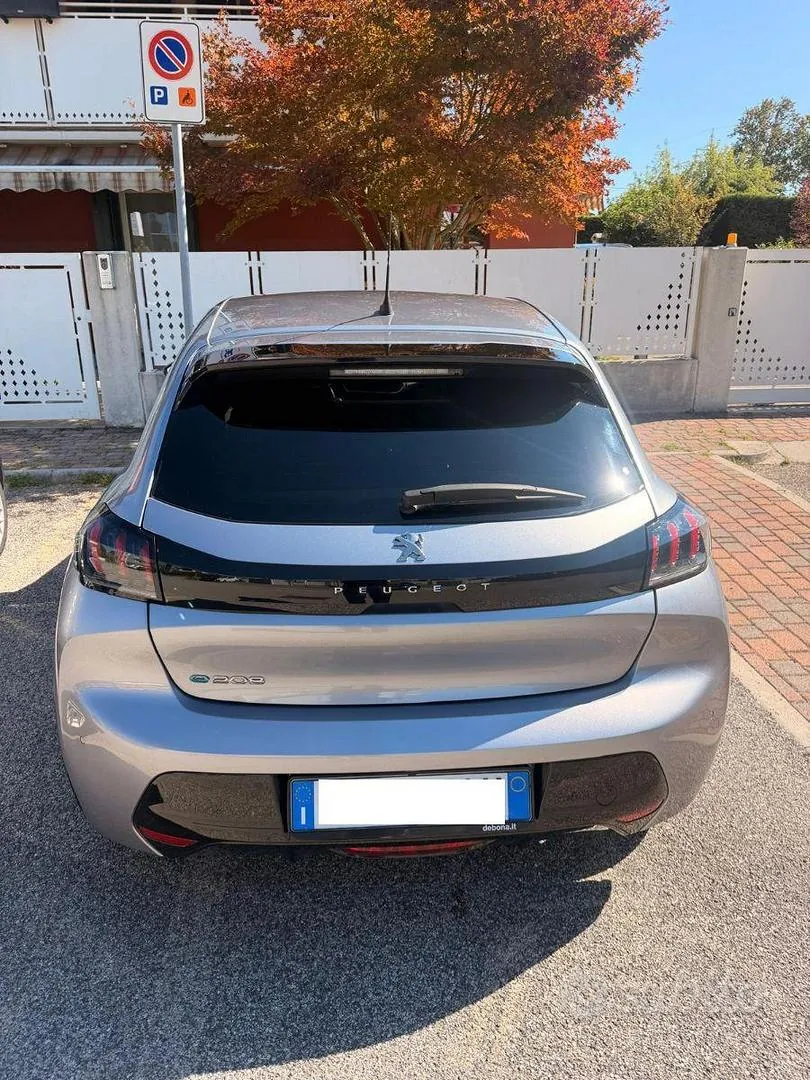 Peugeot E-208 2023 photo 2