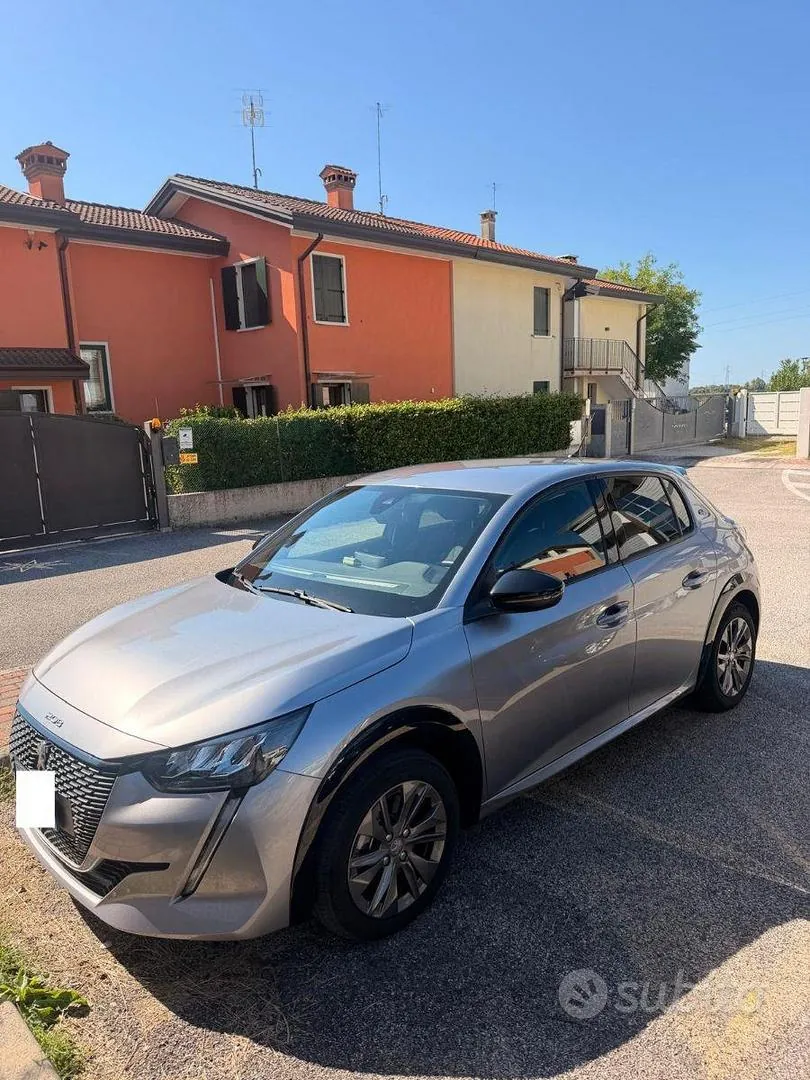 Peugeot E-208