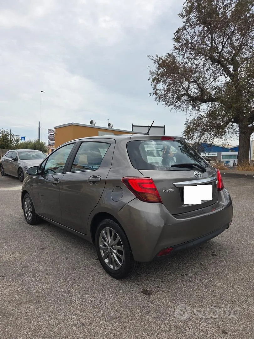 Toyota Yaris 2016 photo 2
