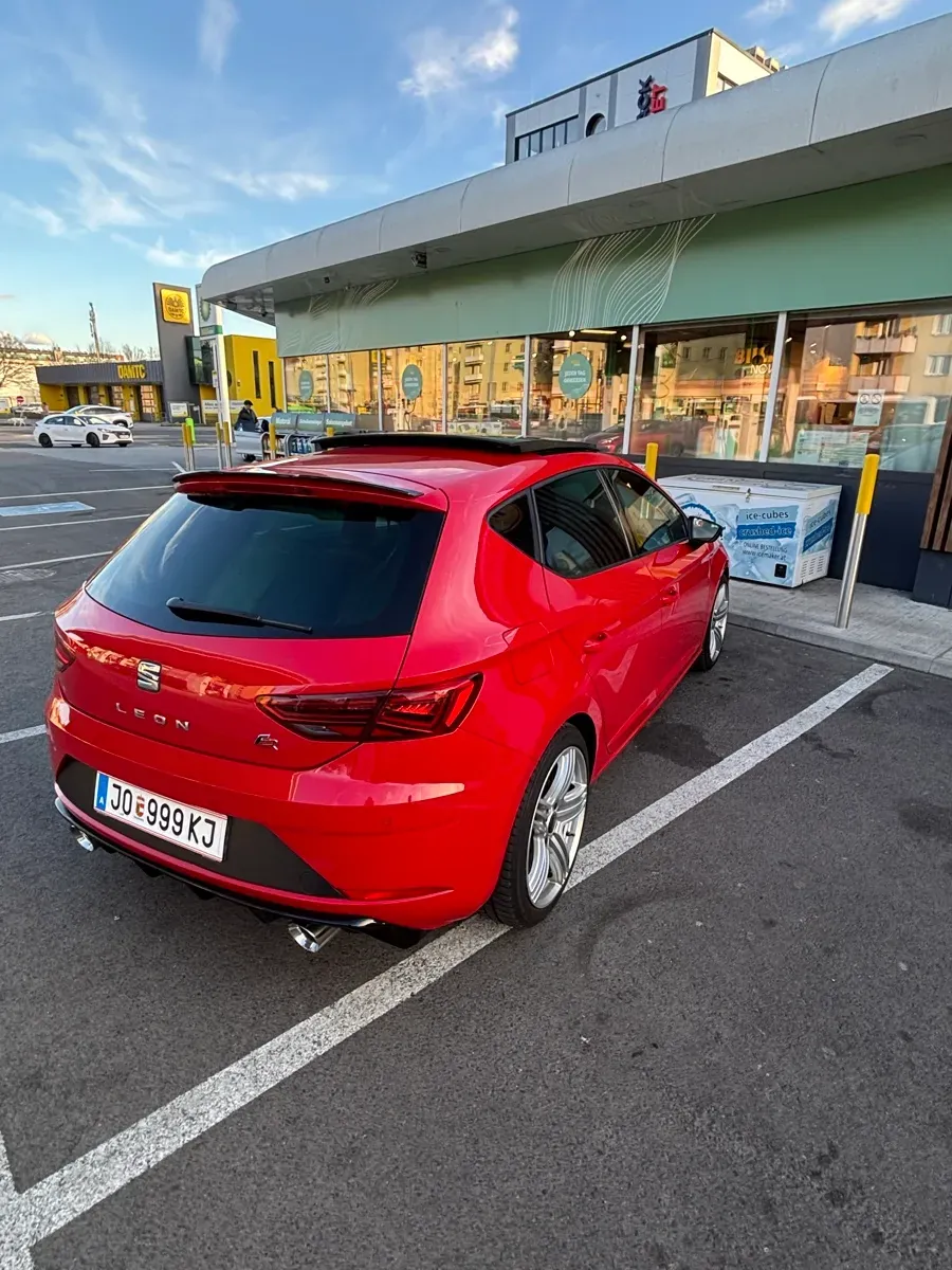 Seat Leon 2020 photo 2