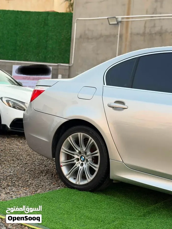BMW 5 Series 2010 photo 2